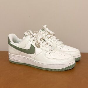 NWOT Women’s Nike White and Green Air Force I’s